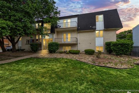 1571 Kenilworth Drive. . Apartments for rent in lansing il